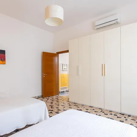 Casa Erika - With Garden, Parking And Wifi Apartmán