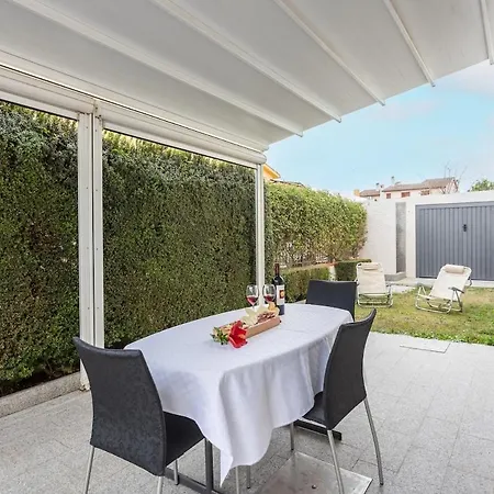 Casa Erika - With Garden, Parking And Wifi Apartmán