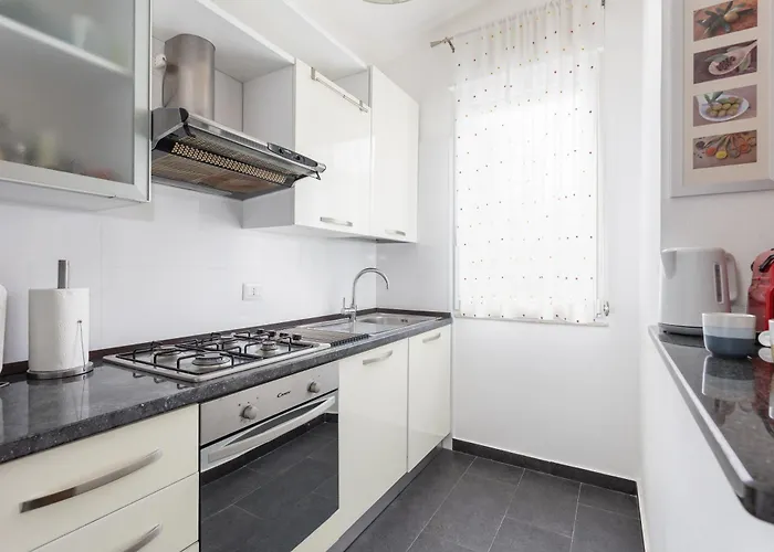 Casa Erika - With Garden, Parking And Wifi